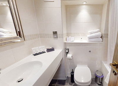 Hazel Lake View with Balcony Bathroom
