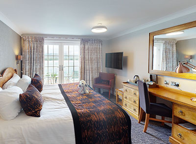 Hazel Lake View Room with Balcony