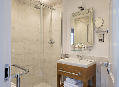 Resort Hazel Room Bathroom