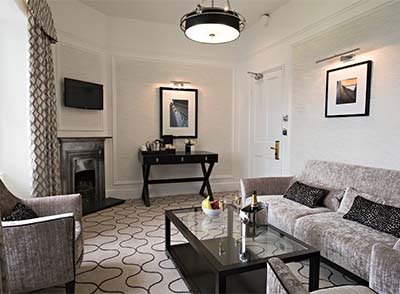 Room 41 Resort Oak Lounge
