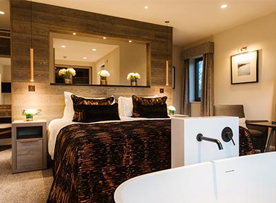 Winander Lime Room with feature bath