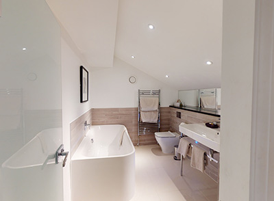 Oak Duplex upstairs bathroom